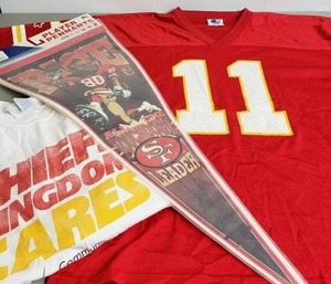 lot 246 image: Kansas City Chiefs, Jersey #11, Jerry Rice Pendant, T-Shirt