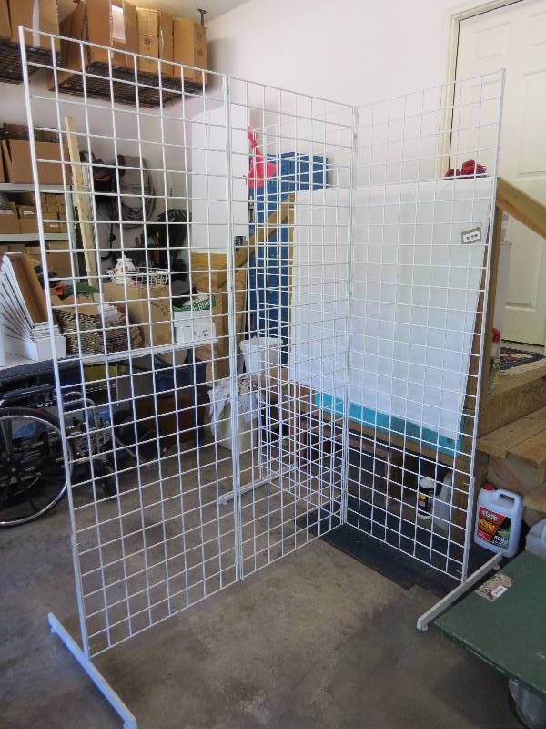 lot 7 image: Wire Grid Wall (white)