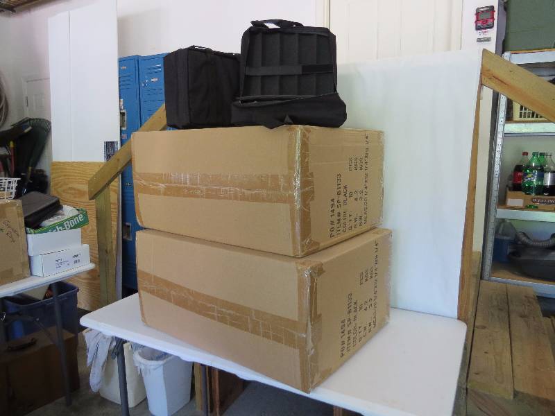 lot 22 image: Lot of 20 Insulated Carrying Cases