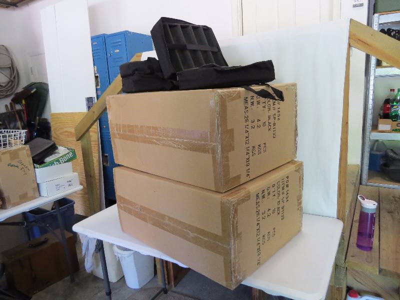 lot 23 image: Lot of 20 Insulated Carrying Cases