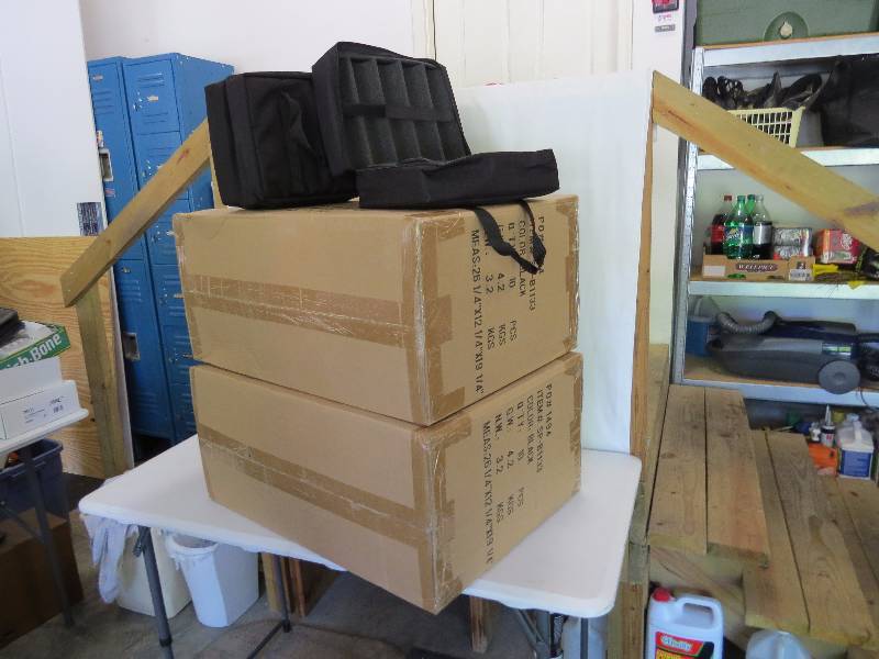 lot 27 image: Lot of 20 Insulated Carrying Cases