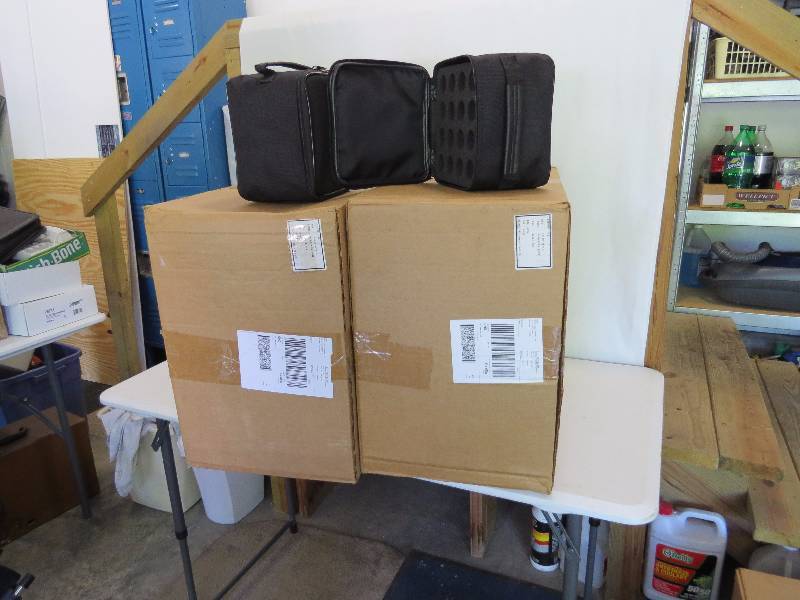 lot 32 image: Lot of 24 Small Insulated Carrying Cases