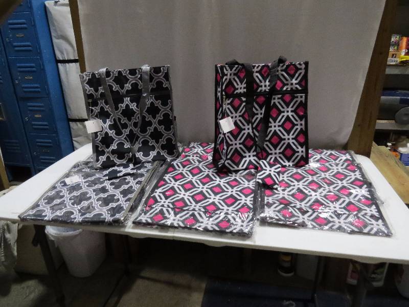 lot 76 image: Lot of 12 Assorted Square Tote Bags