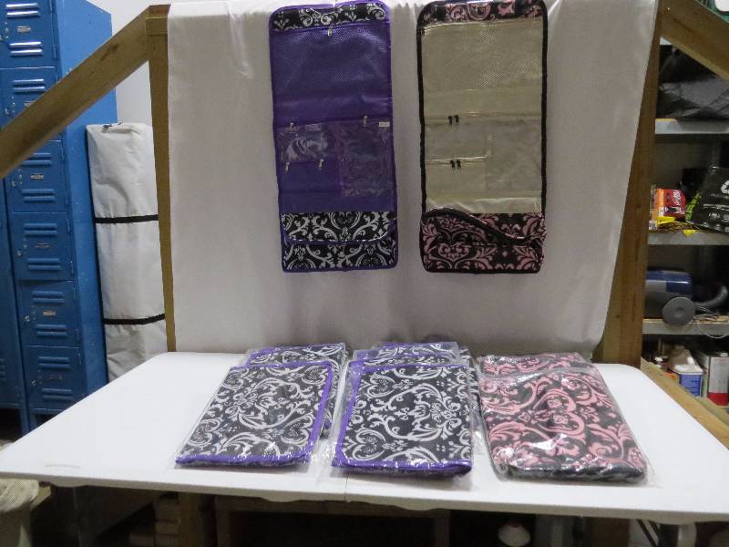 lot 77 image: Lot of 15 Damask HangingTravel Cosmetic Bags (assorted colors)