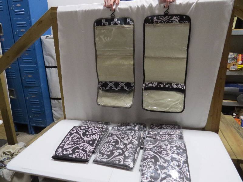 lot 86 image: Lot of 12 Assorted HangingTravel Cosmetic Bags