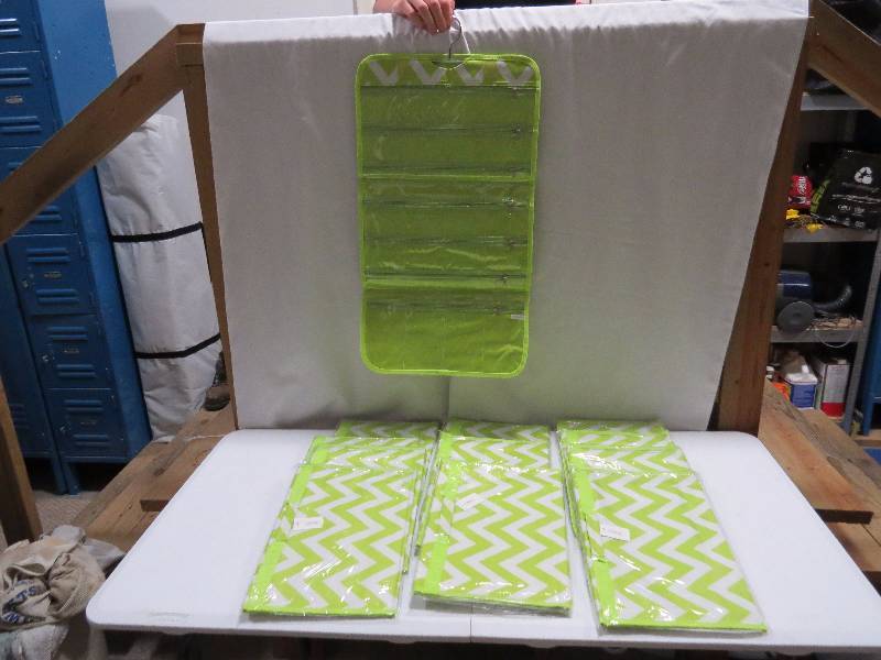 lot 116 image: Lot of 12 Lime Green HangingTravel Jewelry Rolls