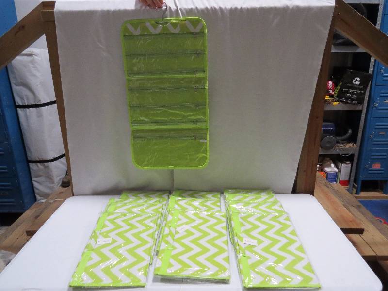 lot 118 image: Lot of 12 Lime Green HangingTravel Jewelry Rolls