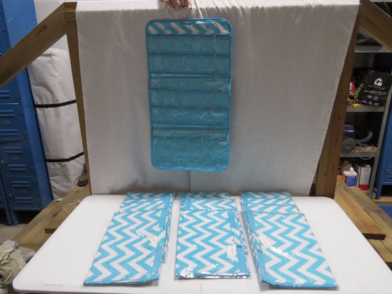 lot 122 image: Lot of 12 Turquoise HangingTravel Jewelry Rolls