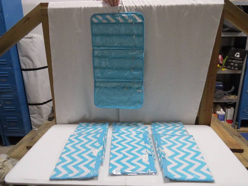 lot 123 image: Lot of 12 Turquoise HangingTravel Jewelry Rolls