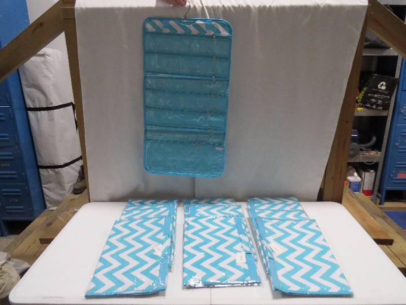 lot 124 image: Lot of 12 Turquoise HangingTravel Jewelry Rolls