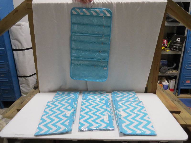 lot 125 image: Lot of 12 Turquoise HangingTravel Jewelry Rolls