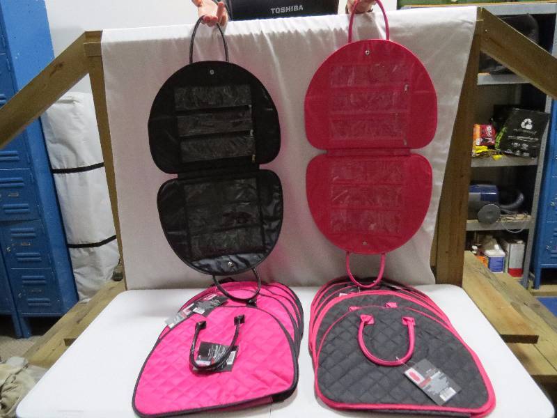 lot 140 image: Lot of 12 Jewelry Travel Organizers