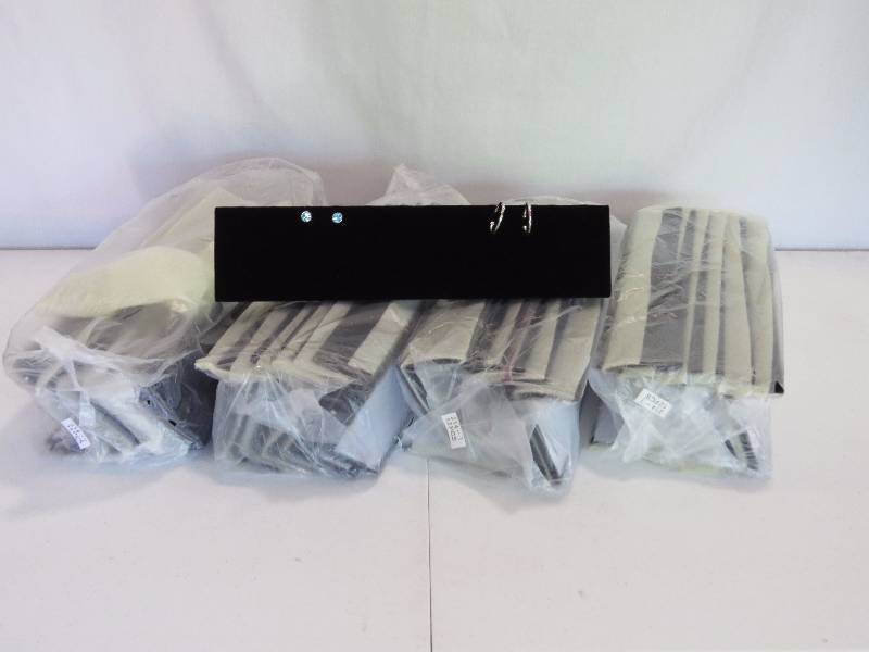 lot 170 image: Lof of 48 Black Velvet Large Earring Stands (jewelry not included)