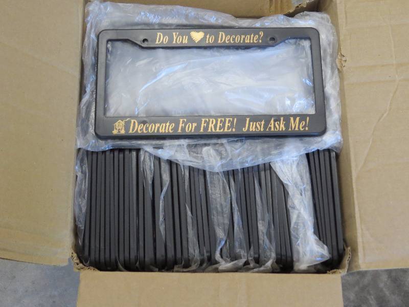 lot 228 image: Lot of 100 Do you (heart) to Decorate License Plate Frame