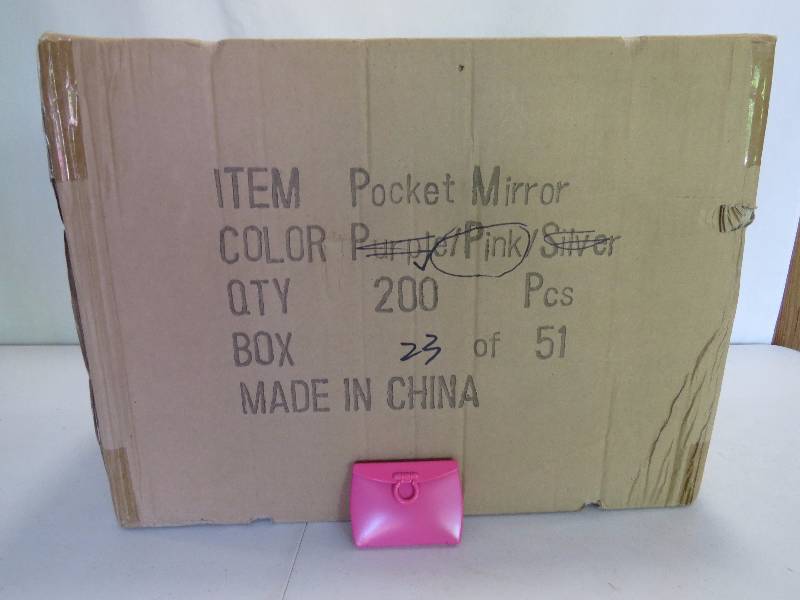 lot 268 image: Lot of 200 Pink Compact Mirrors