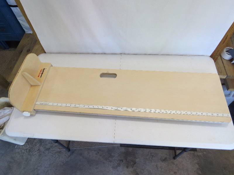 lot 299 image: Baby Measuring Board
