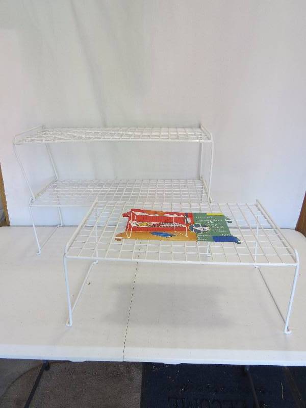 lot 306 image: Lot of 3 Stacking Shelves (plastic coated wire)