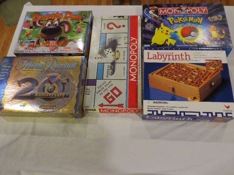 lot 321 image: Lot of 5 Boardgames