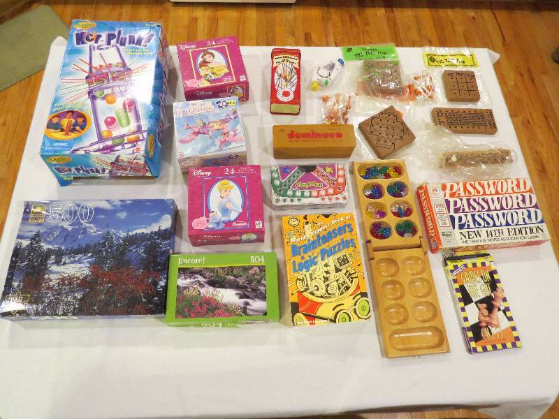 lot 323 image: Box full of games, puzzles, brain teasers, dominoes, �