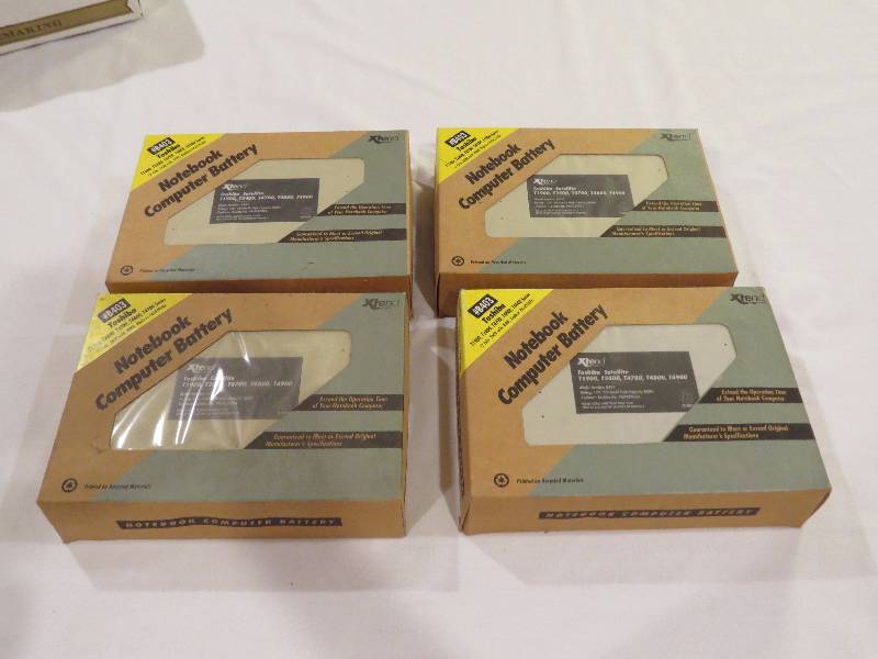 lot 335 image: Lot of 4 Toshiba Notebook Computer Batteries