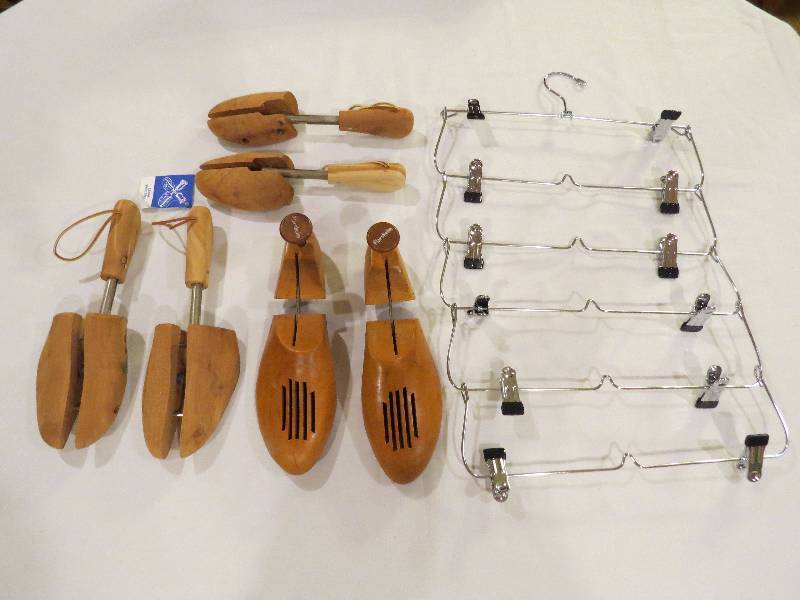 lot 339 image: 3 pair Cedar Shoe Keepers and 6-pair pant hanger