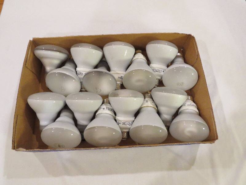 lot 340 image: Lot of 16 Flood Lights