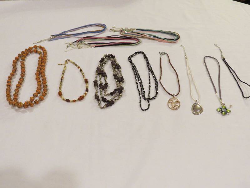 lot 344 image: Jewelry Large Lot of Necklaces