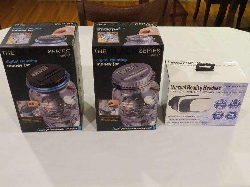 lot 346 image: Virtual Reality Headset and Digital Counting Money Jars