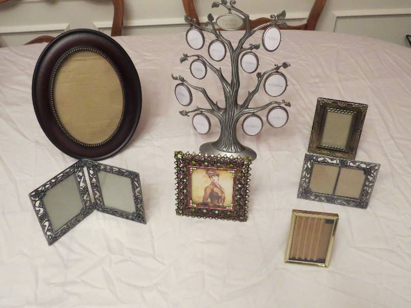 lot 355 image: Lot of 7 picture frames, Family Tree