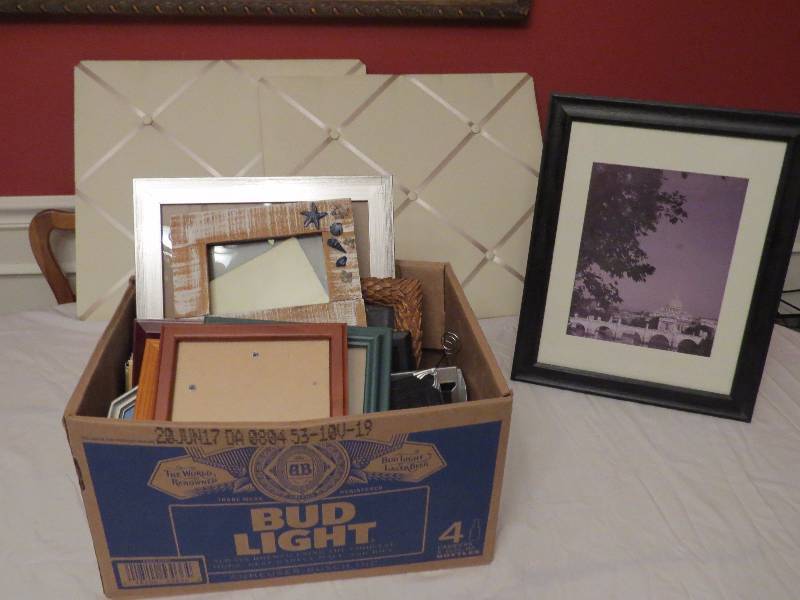 lot 356 image: Large lot of picture frames