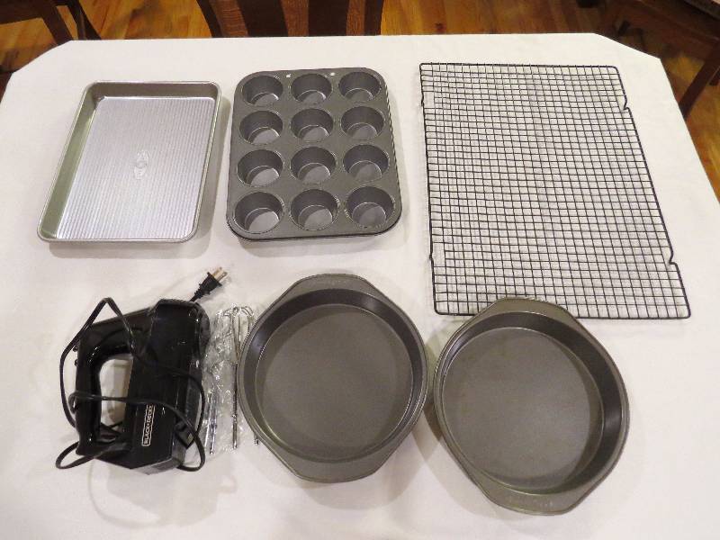 lot 361 image: Lot of Kitchen