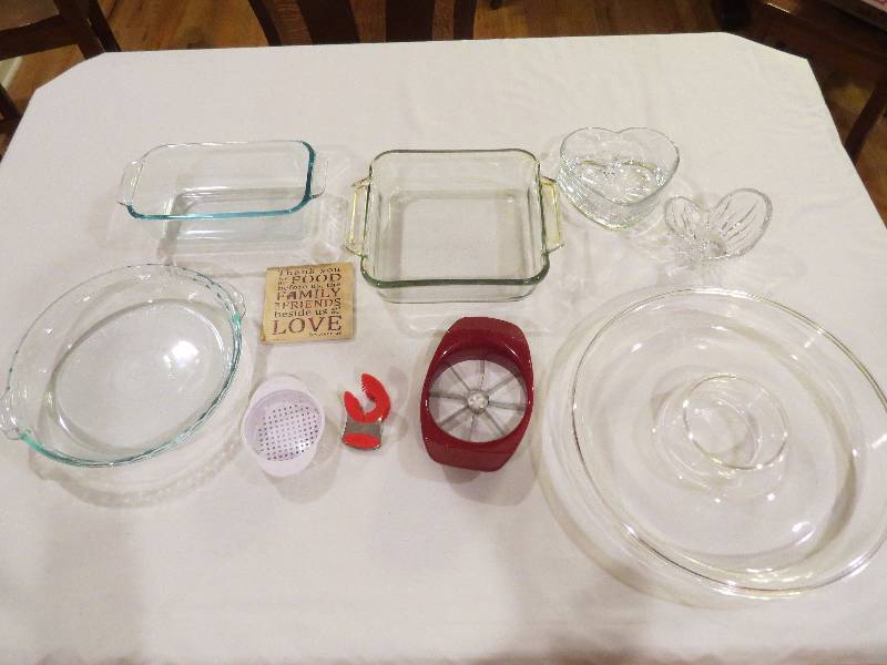 lot 362 image: Lot of Kitchen