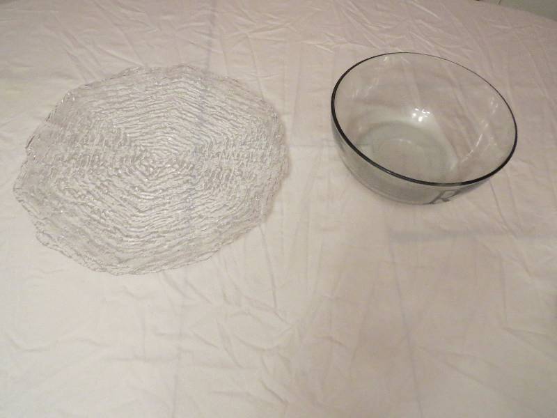 lot 365 image: Lot of Elegant Serving Ware