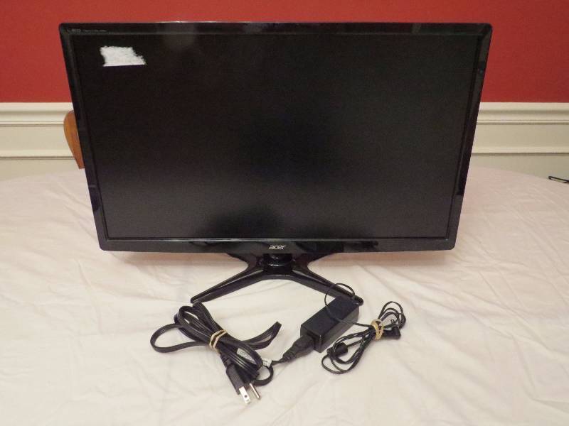 lot 377 image: 24 LED Computer Monitor