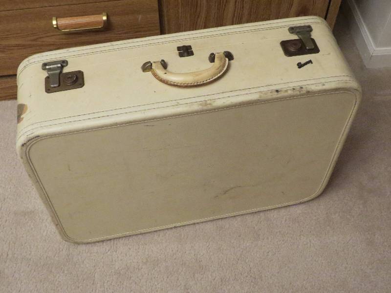 lot 390 image: Vintage piece of Skyway luggage