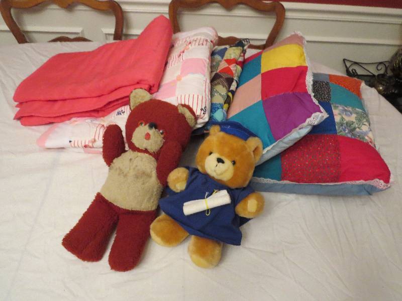lot 393 image: Lot of Blankets, Pillows and more