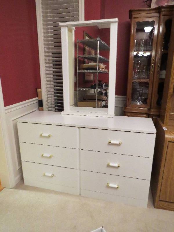 lot 399 image: White Wood Laminate Dresser wMirror