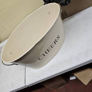 lot 45637 image: Cheers Beverage Bucket