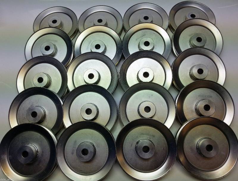 lot 9013 image: 20 pack plated Tuff Torq riding mower transmission V belt pulleys 587Q008 25810
