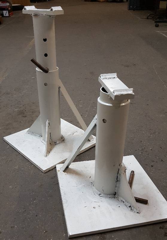 lot 7453 image: Can you say Heavy Duty Truck, wow these Jack Stands are heavy.  12 steel 13 X 13