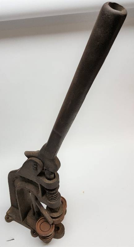 lot 7451 image: Very heavy duty and heavy too is this forged steel Defiance Button press machine
