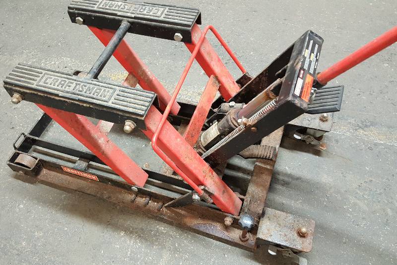 Craftsman 950190 Motorcycle / ATV service jack slightly rusty frame