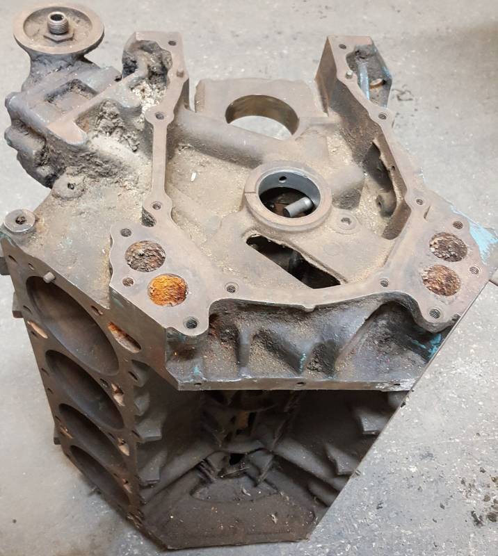 lot 7534 image: OEM 383 Mopar Chrysler Road Runner Barracuda V8 standard bore cherry bare block