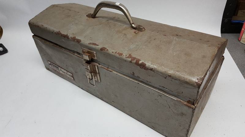 lot 7535 image: Its humble but still functional and from the past is the Montgomery Wards tool box with open up tray.