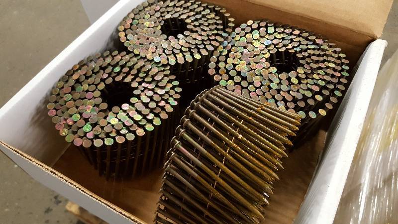 lot 7428 image: New and full box of 1,000 PT2000 coated coil nails 3 X .131 PT Alloy plated