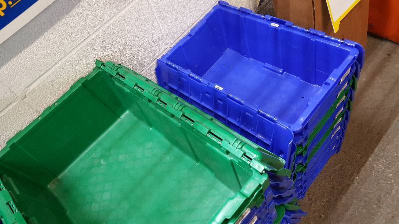 lot 7627-8 image: Size 19 X 12 X 7 deep single stack able dual flap top HD single tote for your color choice pick up early