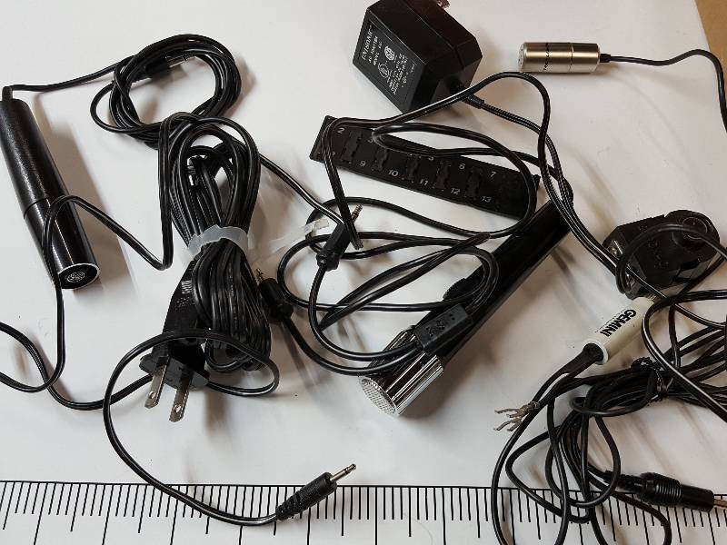 lot 7650 image: Box of electronic pieces.  3 small microphones, a power supply and more