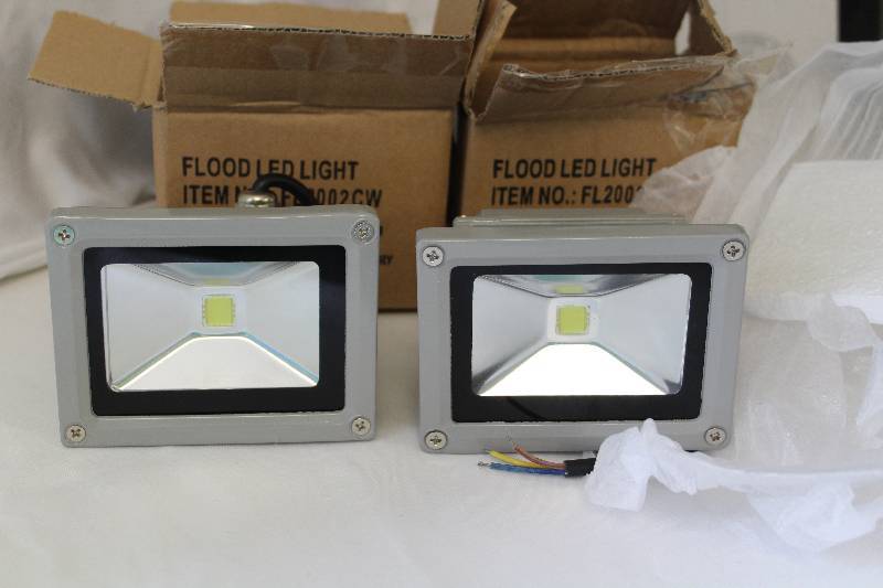 lot 2010 image: 10 Wat flood led lights
