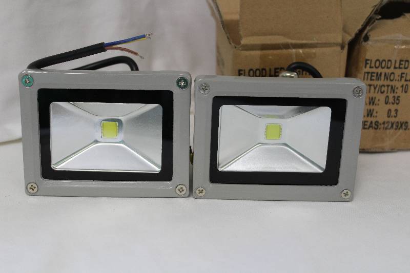 lot 2012 image: 10 Wat flood led lights