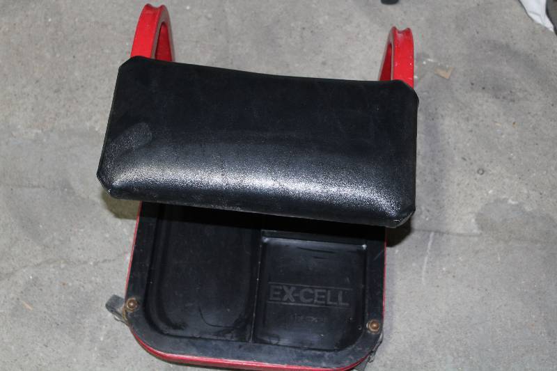 lot 2017 image: Sit Down stool